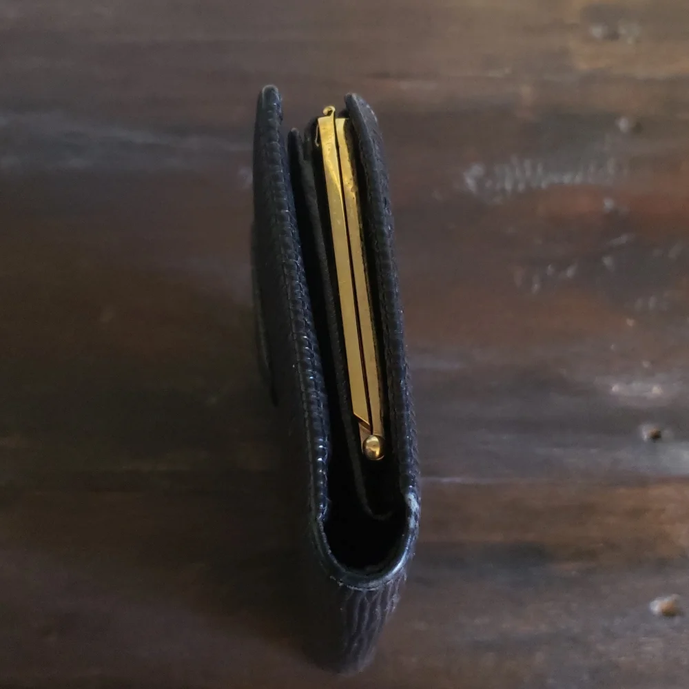 EUC LV EPI KISSLOCK WALLET
